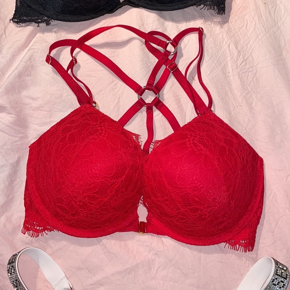 32D Victoria Secret Bombshell bra’s. - Picture 3 of 8